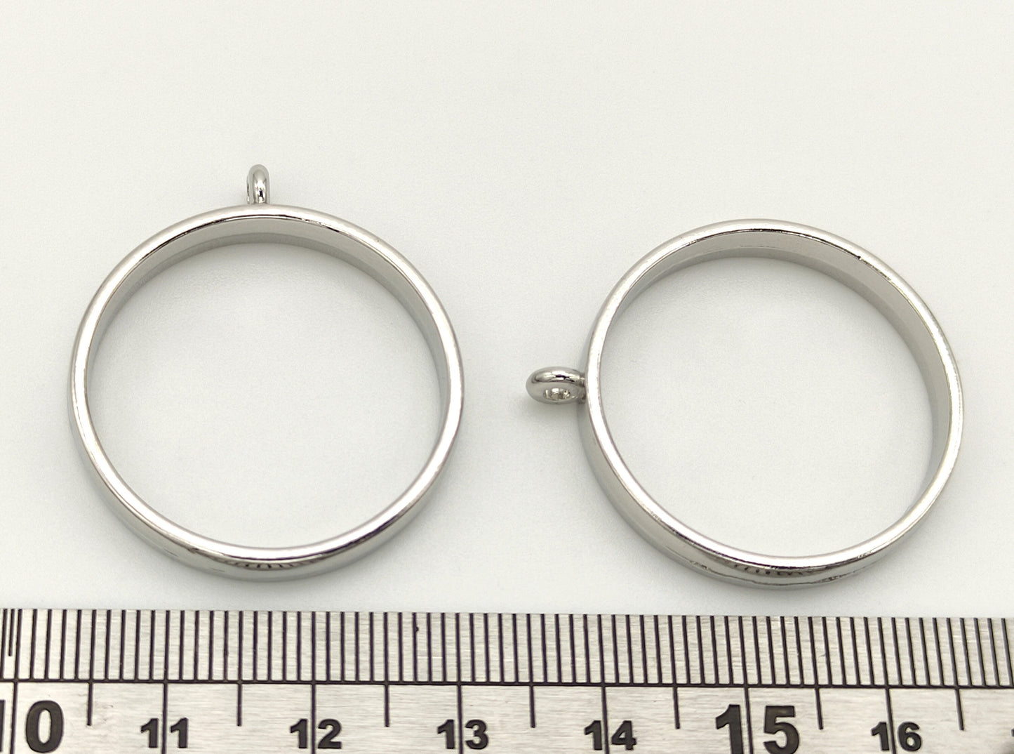 10 pcs Open Back Round Resin Bezel Jewellery pendant. 32x28x4.5mm